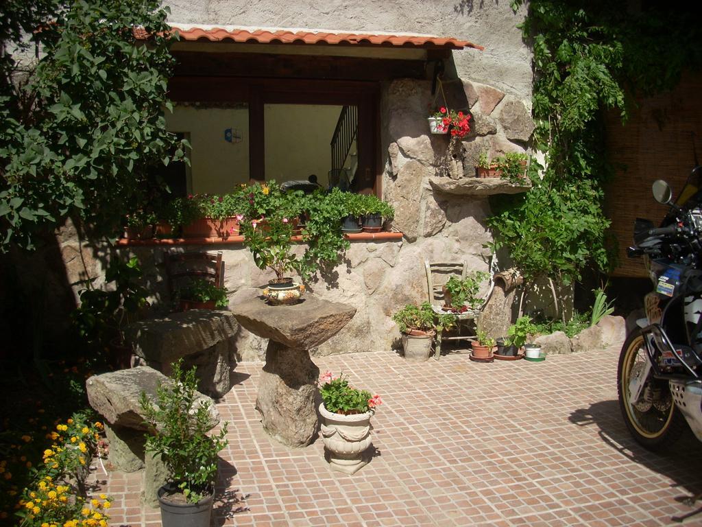 Sa Rosa E Su Trapperi Bed & Breakfast Oschiri Exterior foto